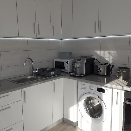 Sara Apartman Livezeni  Eksteriør billede