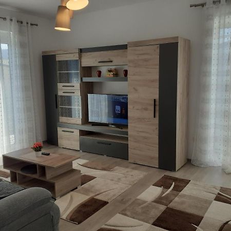 Sara Apartman Livezeni  Eksteriør billede