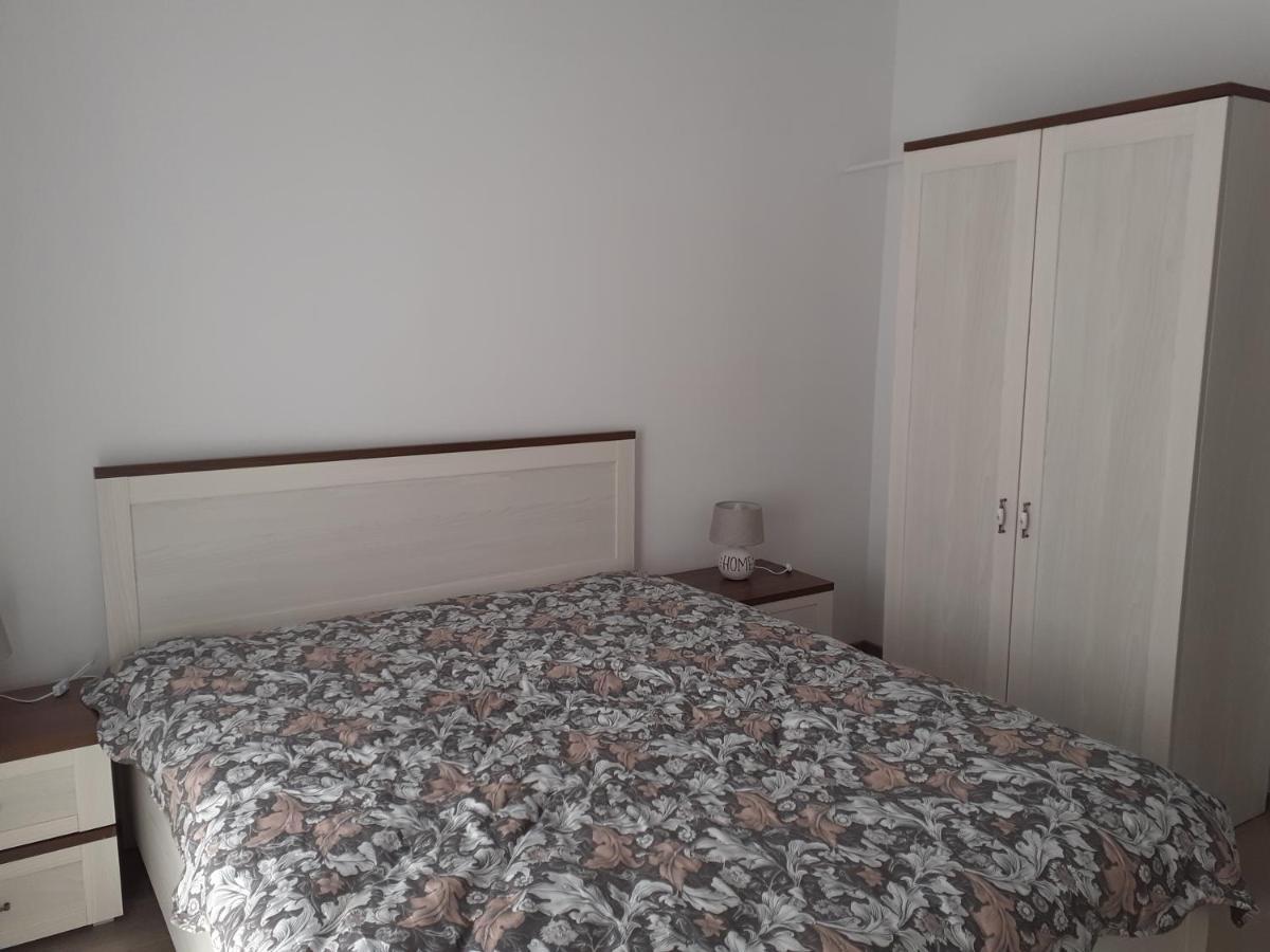 Sara Apartman Livezeni  Eksteriør billede