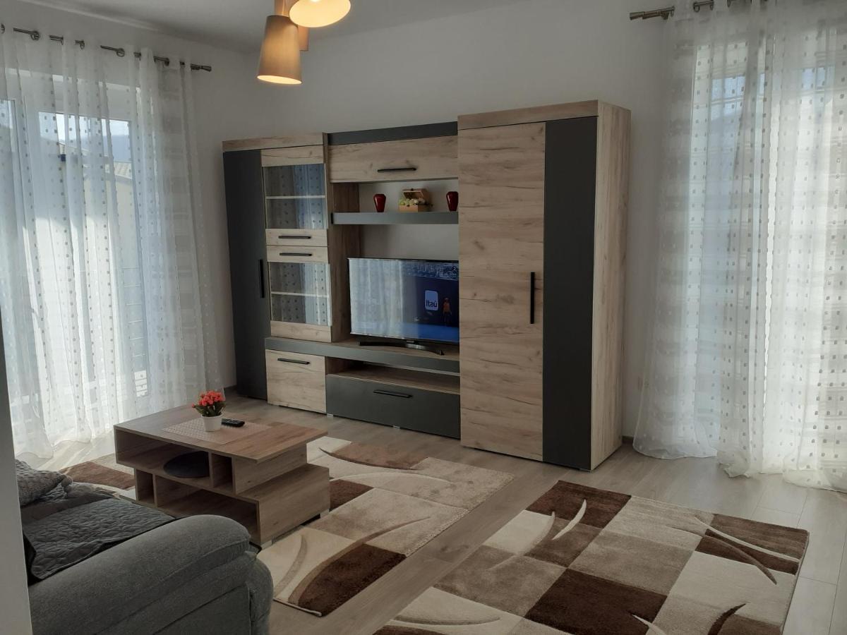 Sara Apartman Livezeni  Eksteriør billede