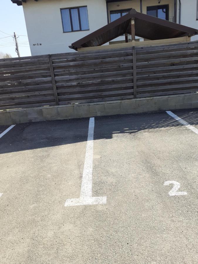 Sara Apartman Livezeni  Eksteriør billede