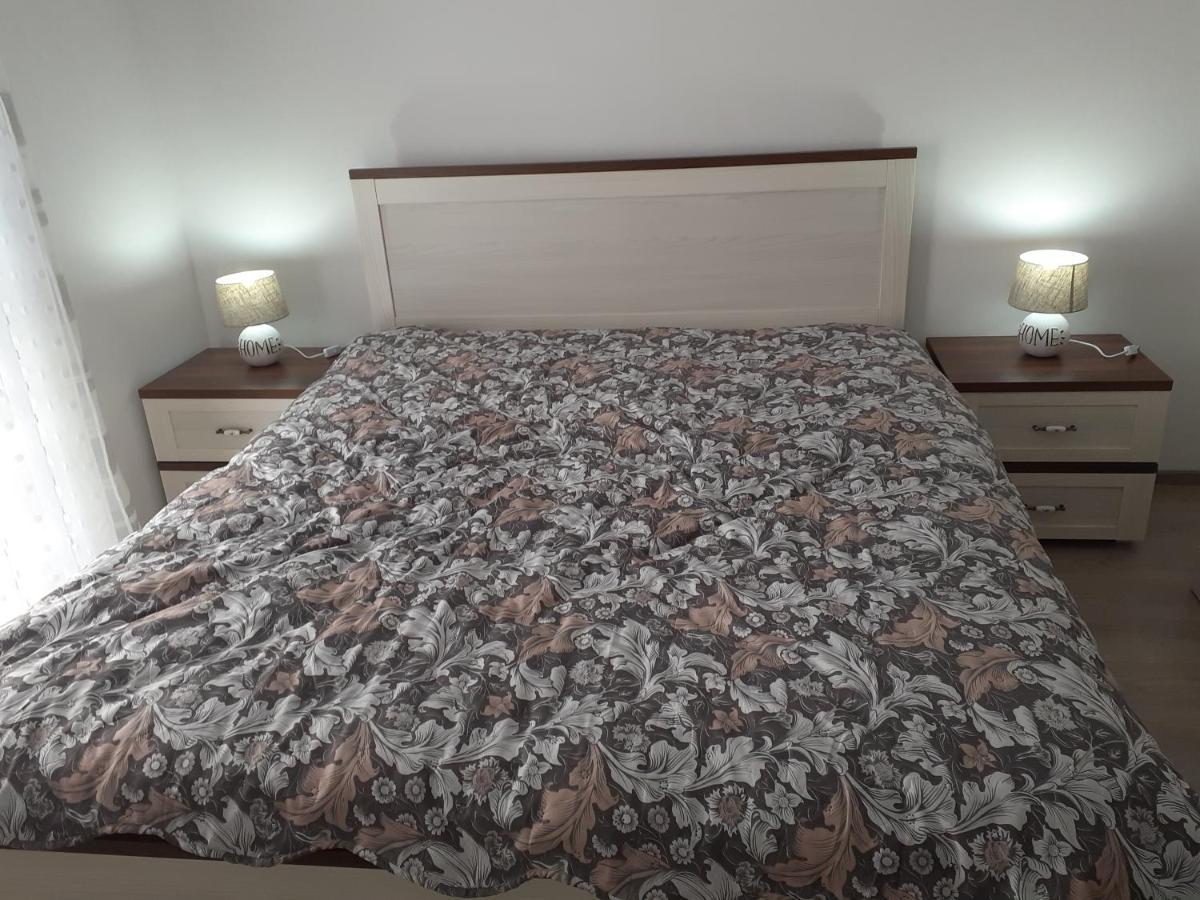 Sara Apartman Livezeni  Eksteriør billede