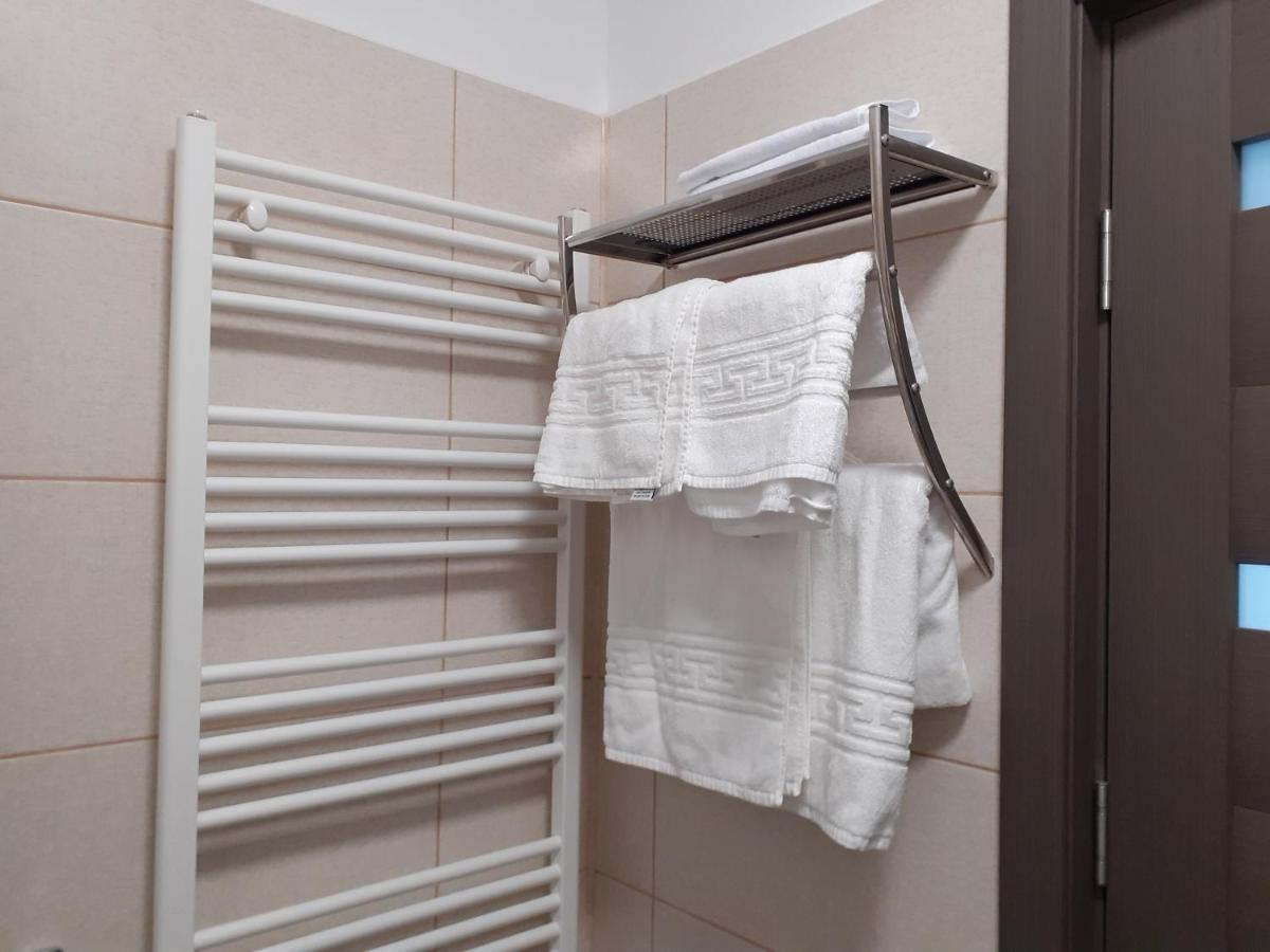 Sara Apartman Livezeni  Eksteriør billede
